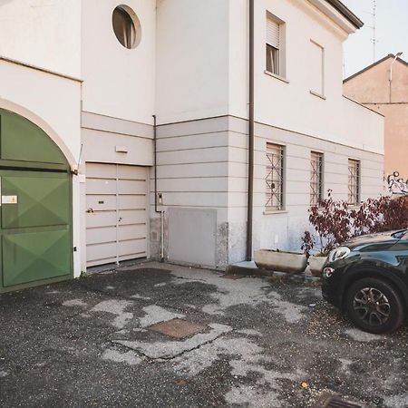 Grey House Pavia Con Box Privato Apartment Bagian luar foto