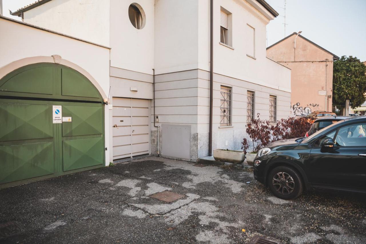 Grey House Pavia Con Box Privato Apartment Bagian luar foto